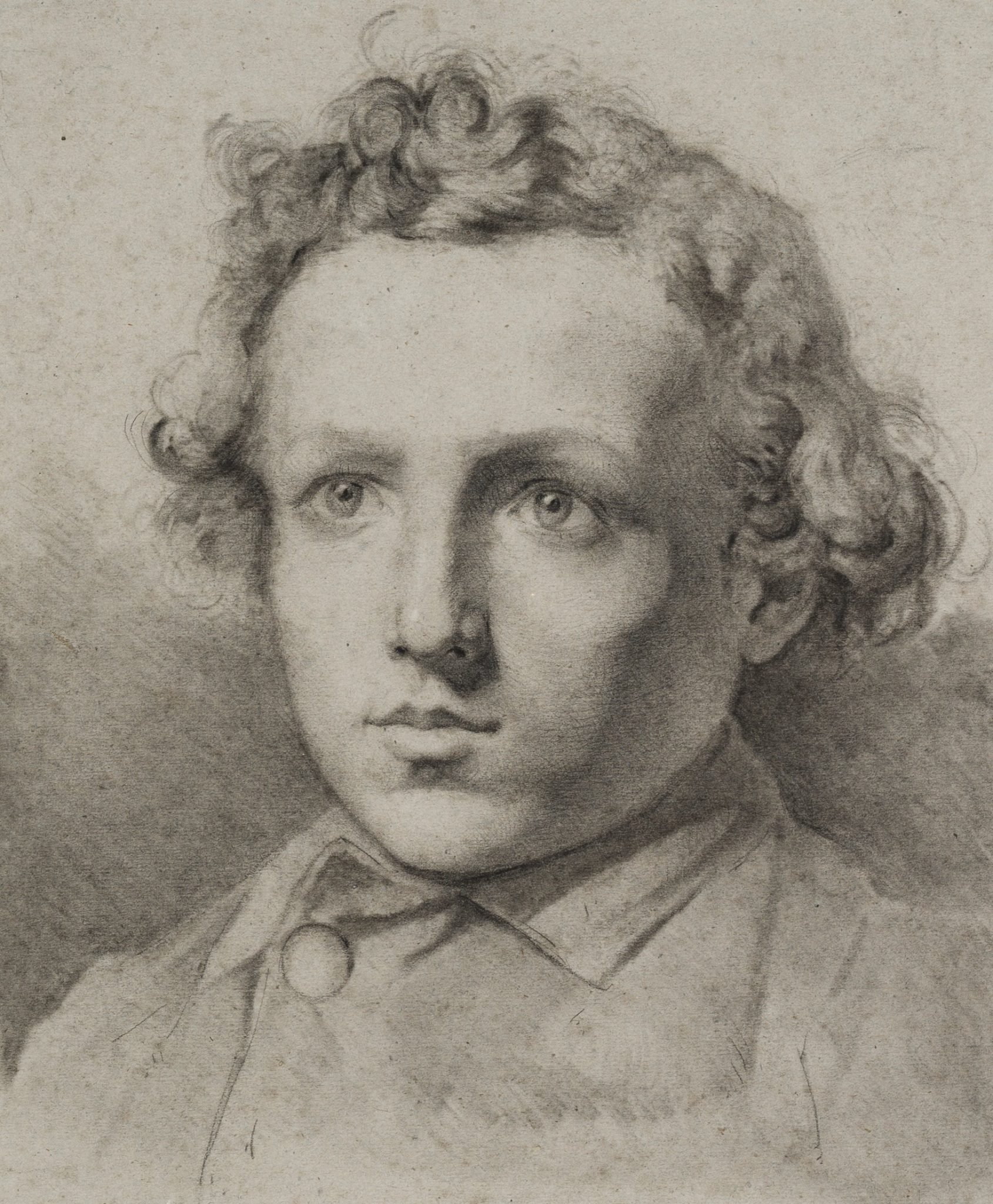 Junger Mann mit Locken