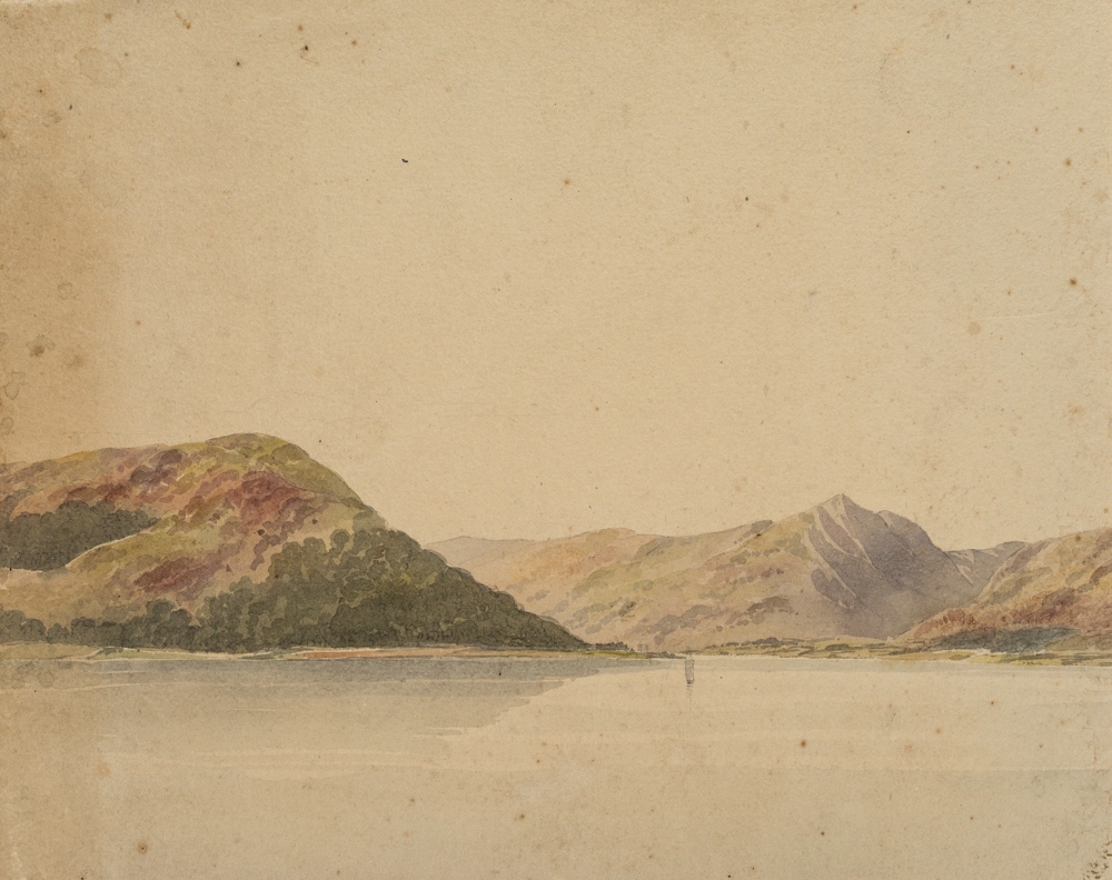 Küstengewässer in Fjordlandschaft