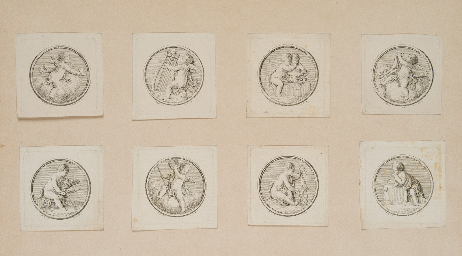 Musizierende und schreibende Putti