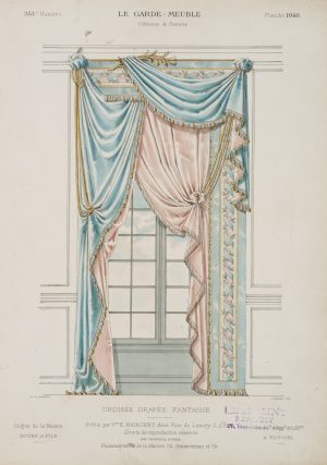 Glasfenster mit Draperie