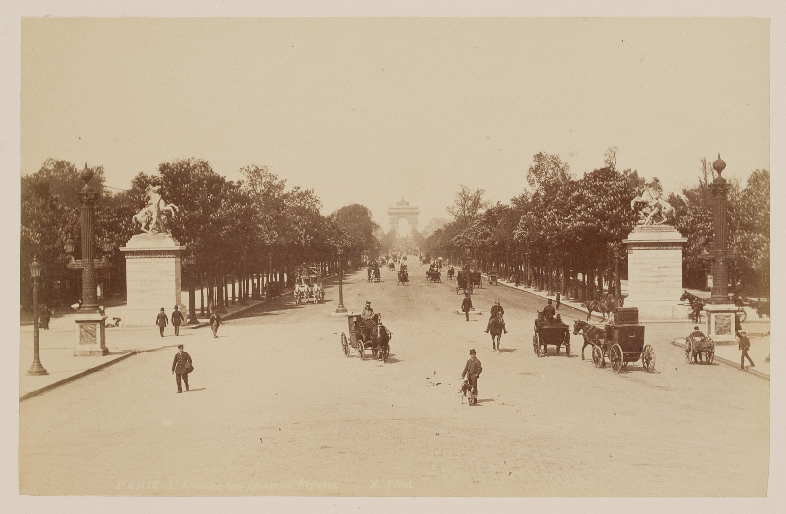 Avenue des Champs-Élysées, Paris