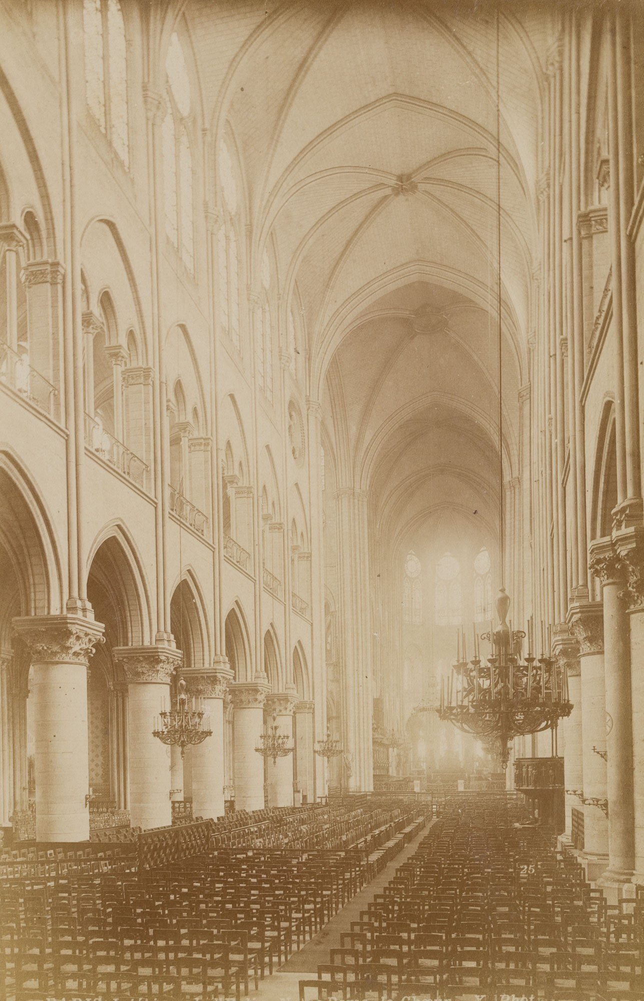 Innere der Kathedrale Notre Dame, Paris