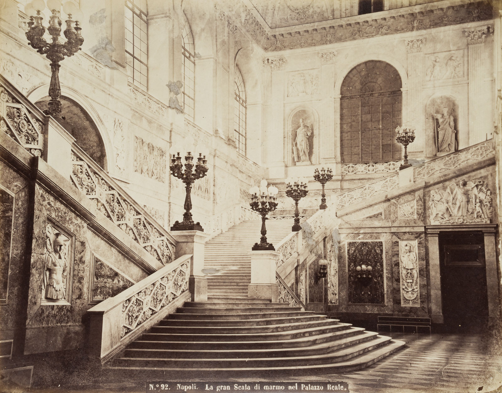 Freitreppe im Palazzo Reale, Neapel