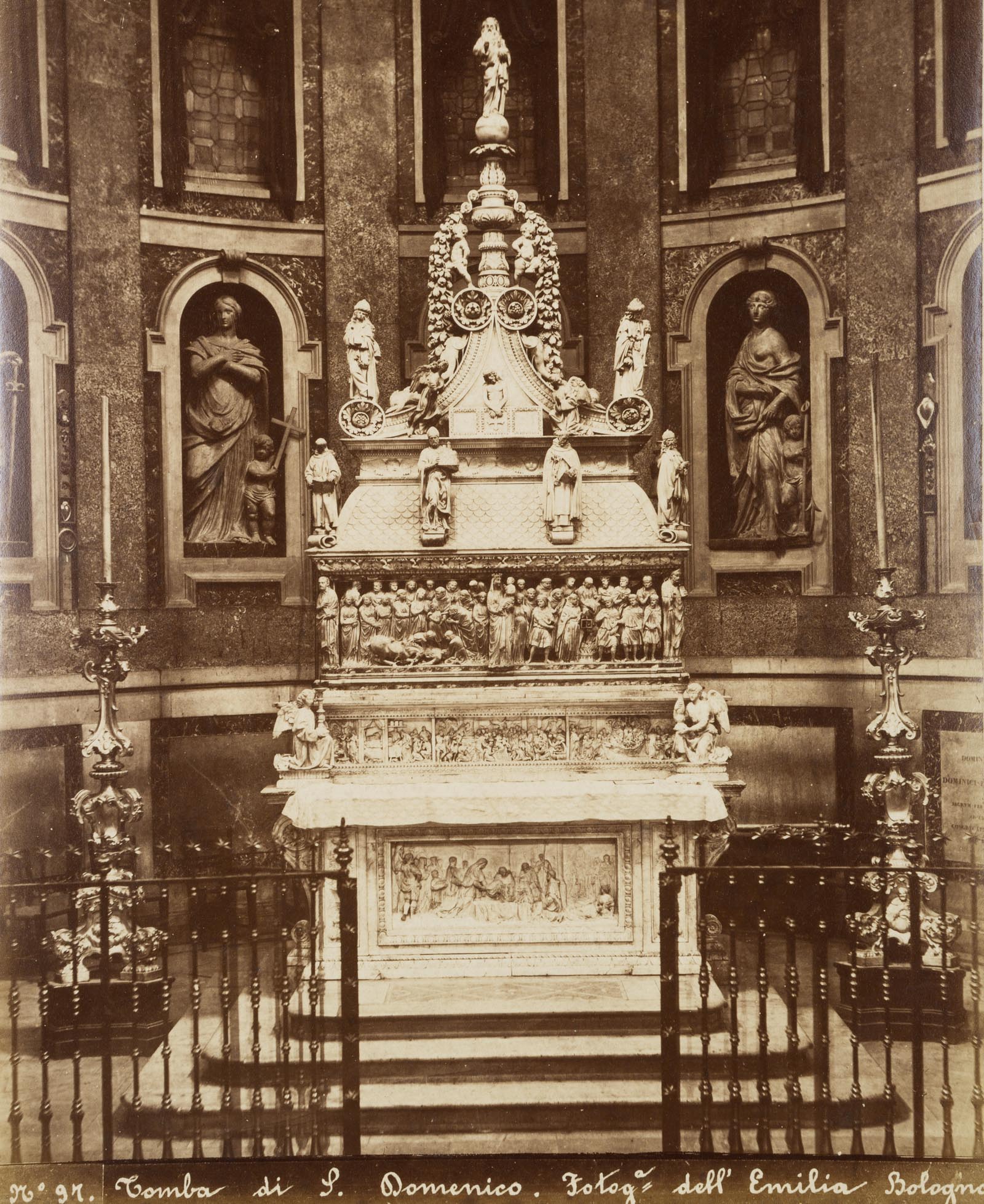 Arca di San Domenico, Grabmal