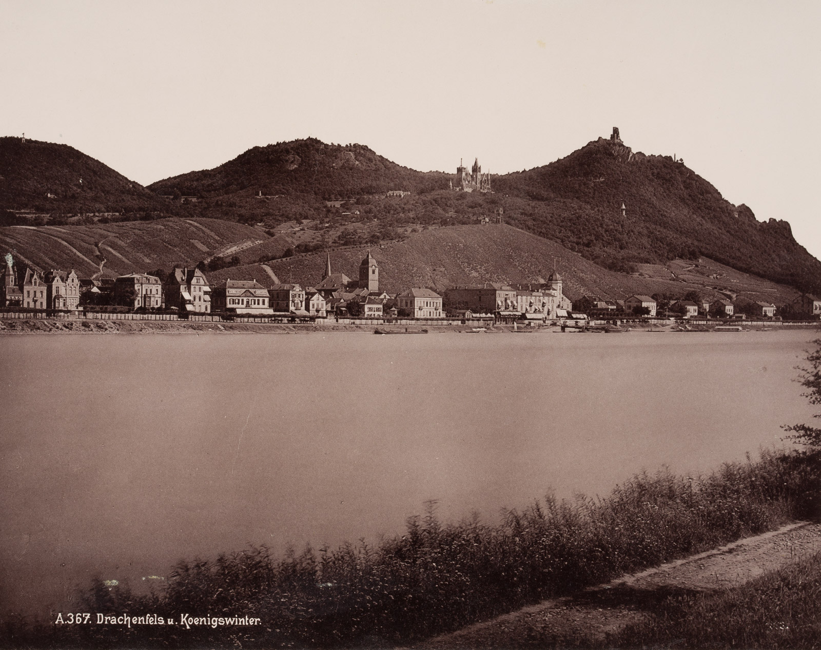 Rhein mit Drachenfels und Königswinter
