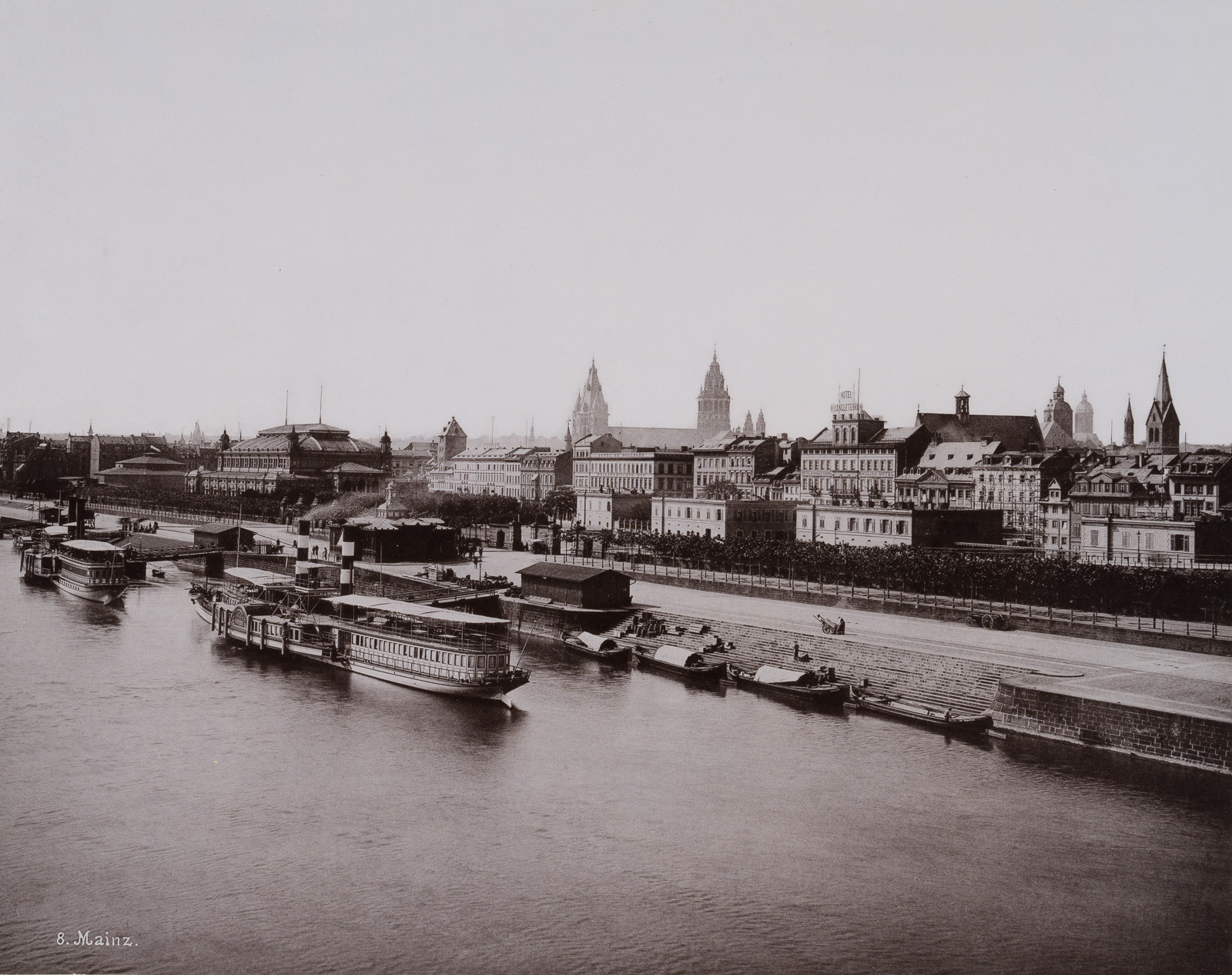 Mainzer Stadtansicht mit Rhein