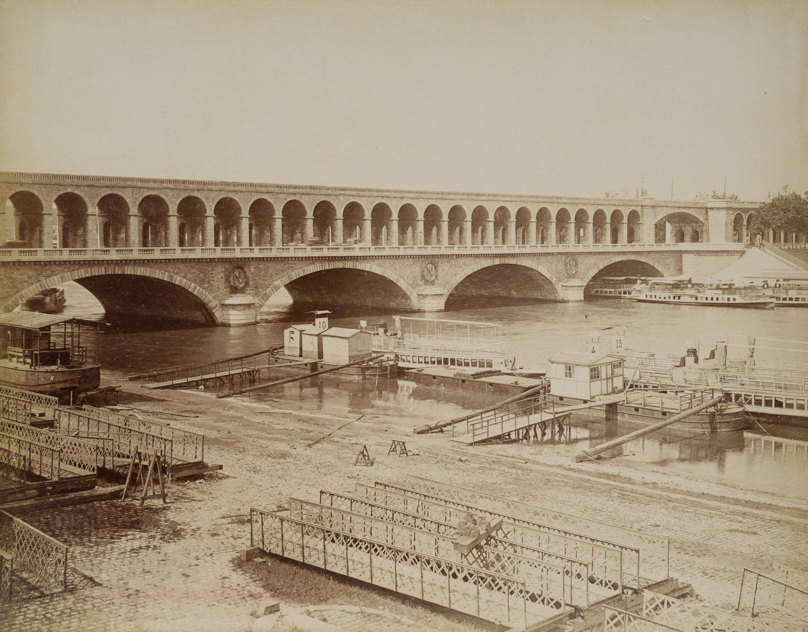 Frankreich, Paris: Seinebrücke