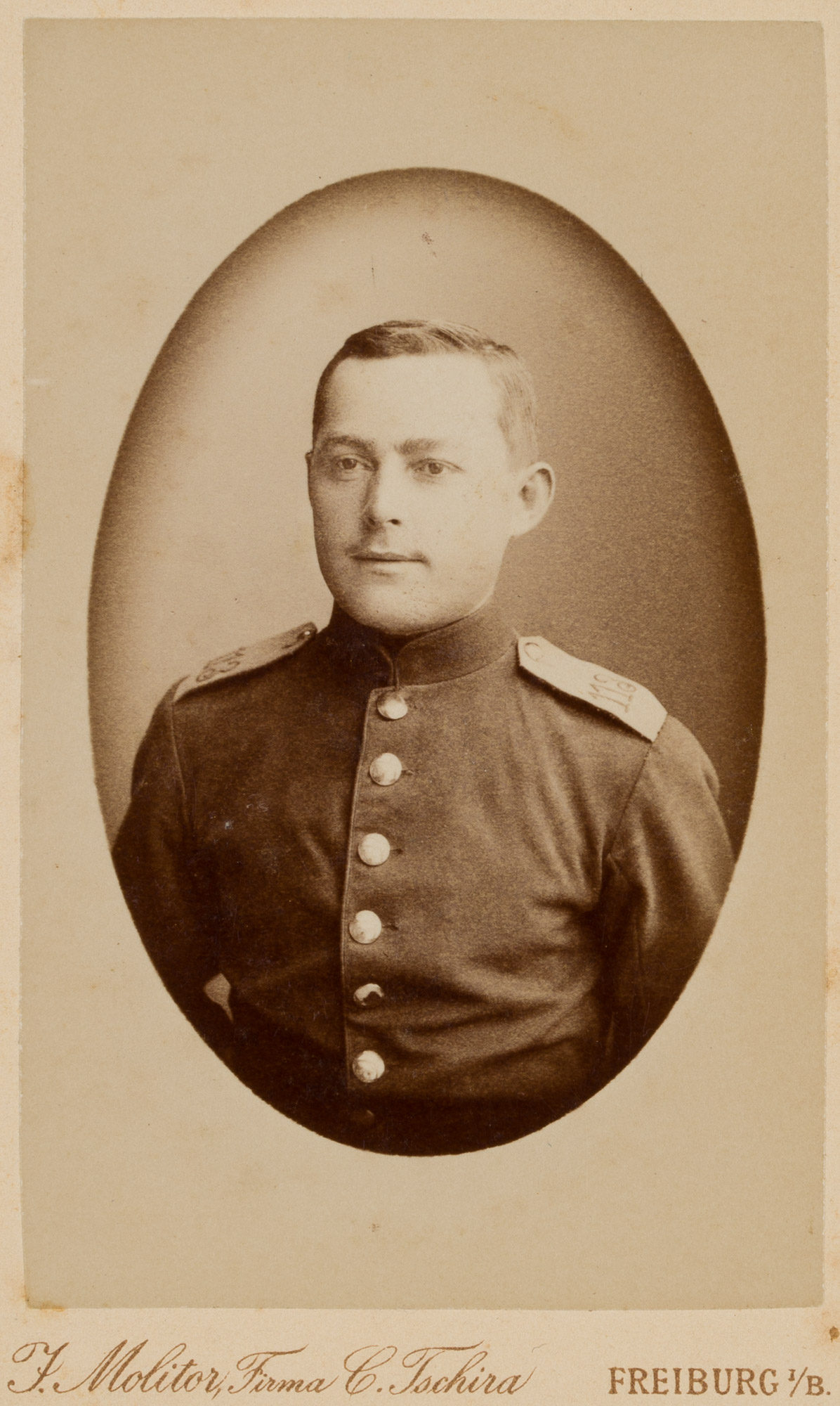 Junger Mann in Uniform. CdV.
