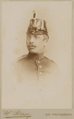 Junger Mann mit Helm m. Adler. CdV