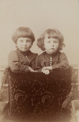 Geschwisterportrait. 2 Kinder