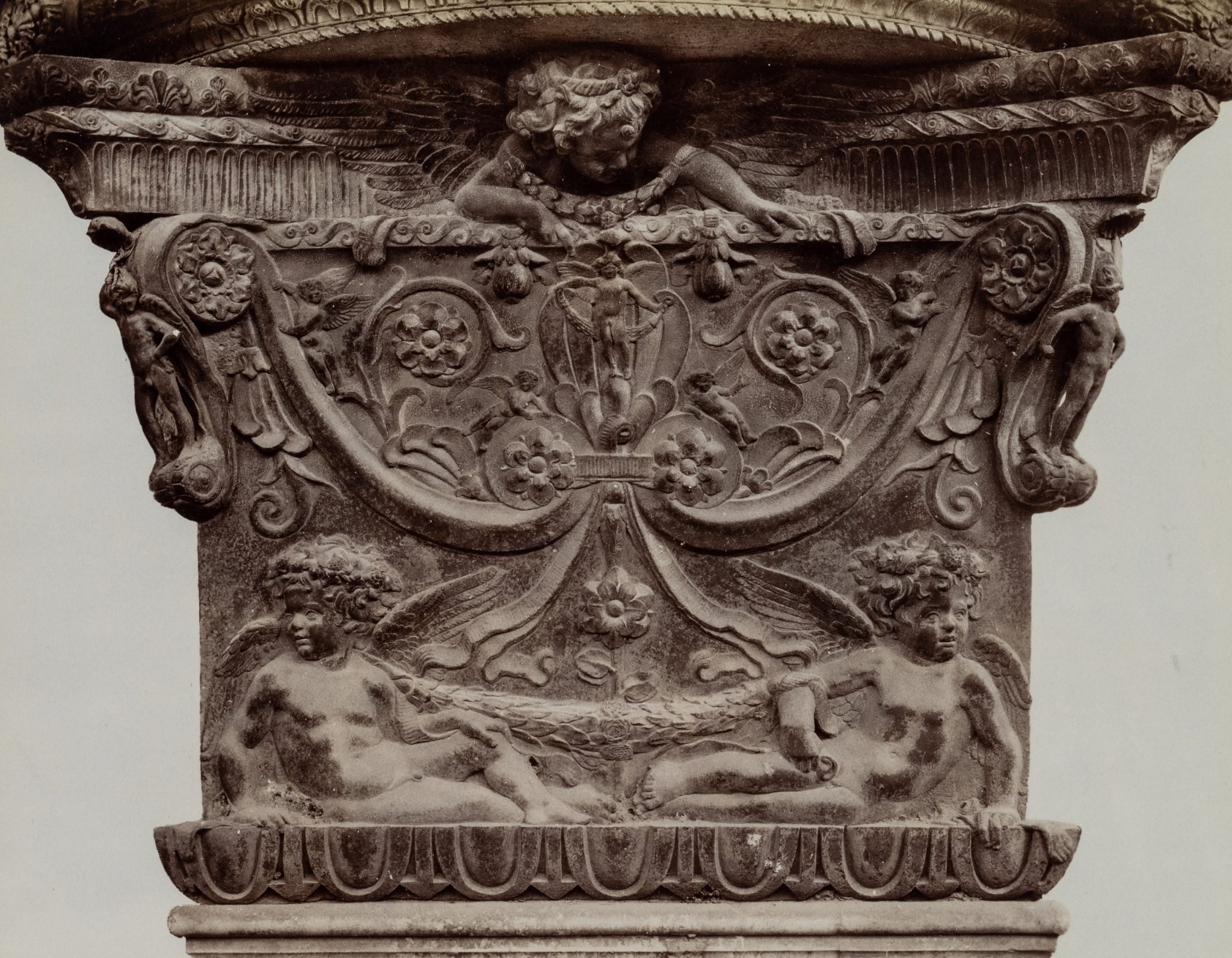 Kanzel am Dom zu Prato, Kapitell des Donatello
