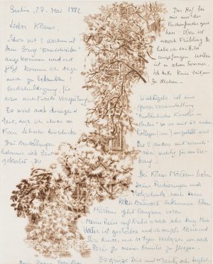 Von Blättern überwucherter Brief