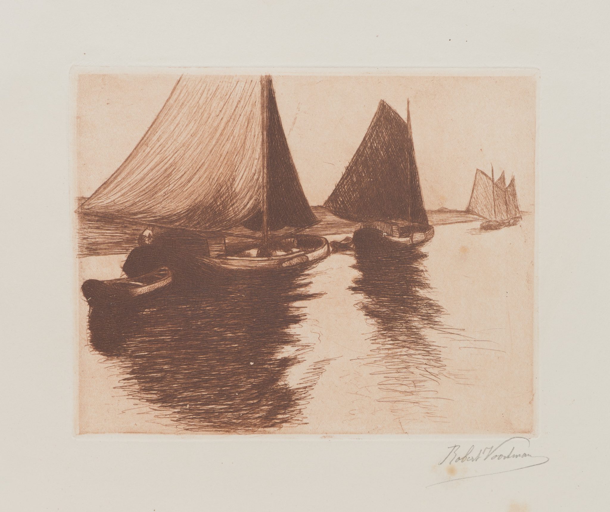Segelboote auf ruhigem Wasser