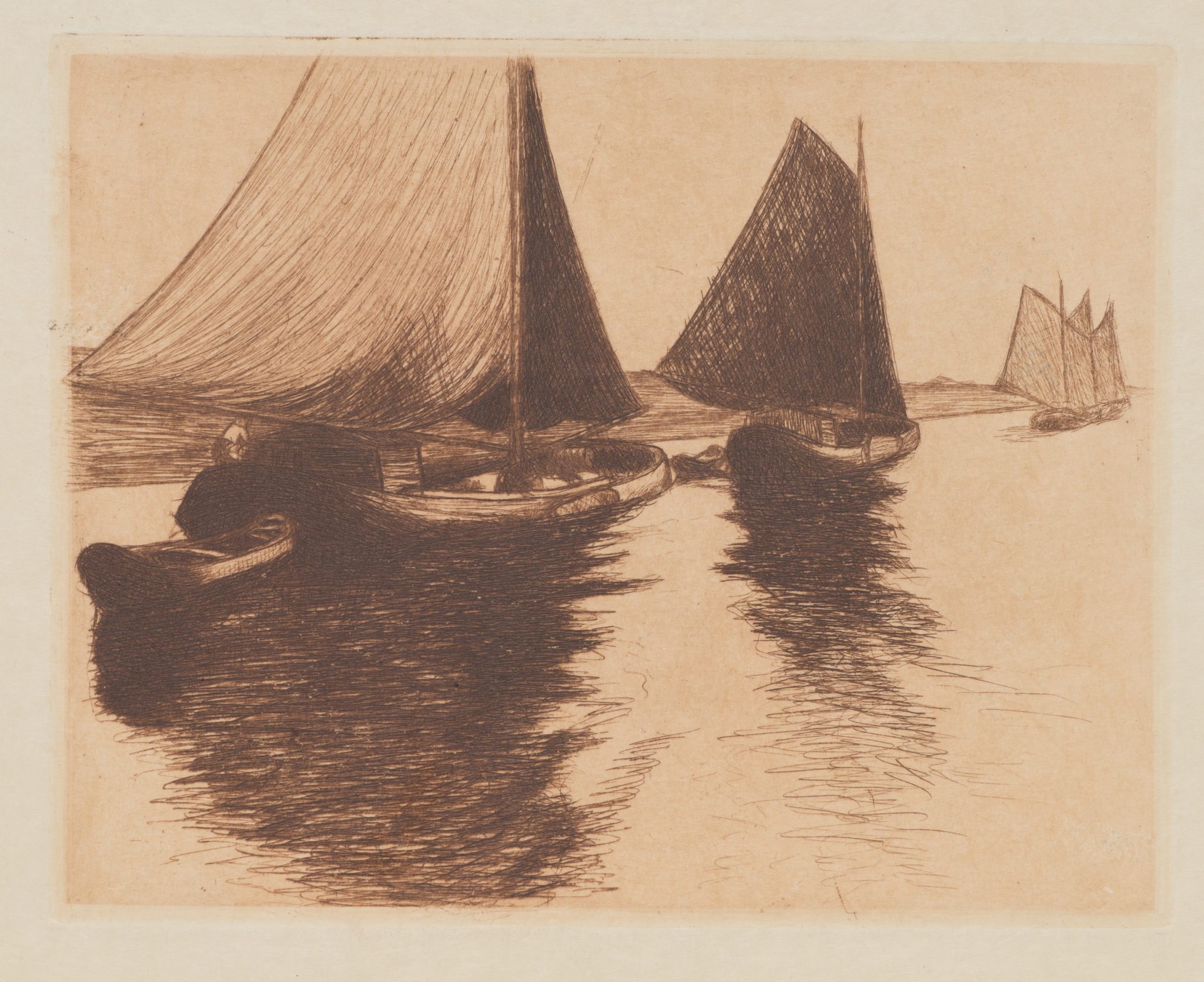 Segelboote auf ruhigem Wasser