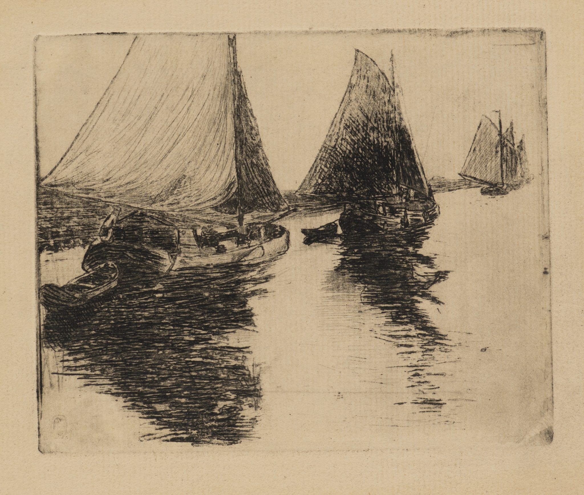 Segelboote auf ruhigem Wasser
