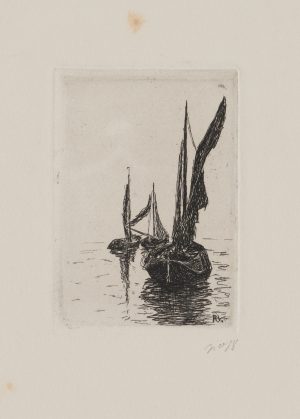 Drei Segelboote auf stillem Wasser