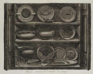 Schrank mit Haushaltsgeräten