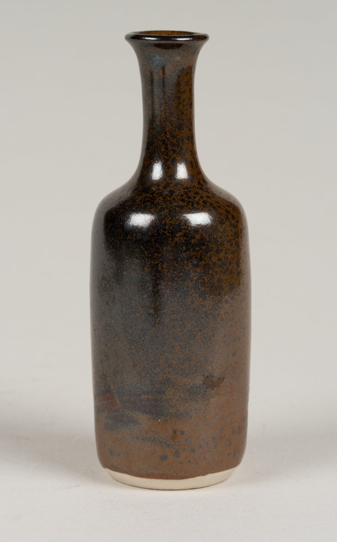 Ziervase mit brauner Glasur
