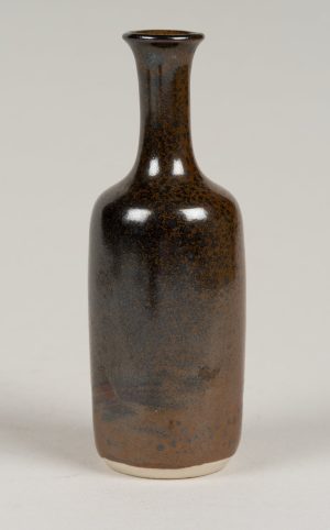 Ziervase mit brauner Glasur