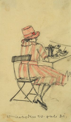 Frau am Tisch im roten Kleid mit Hut
