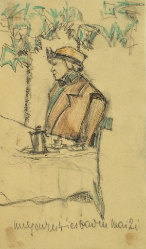 Frau im Gartenlokal