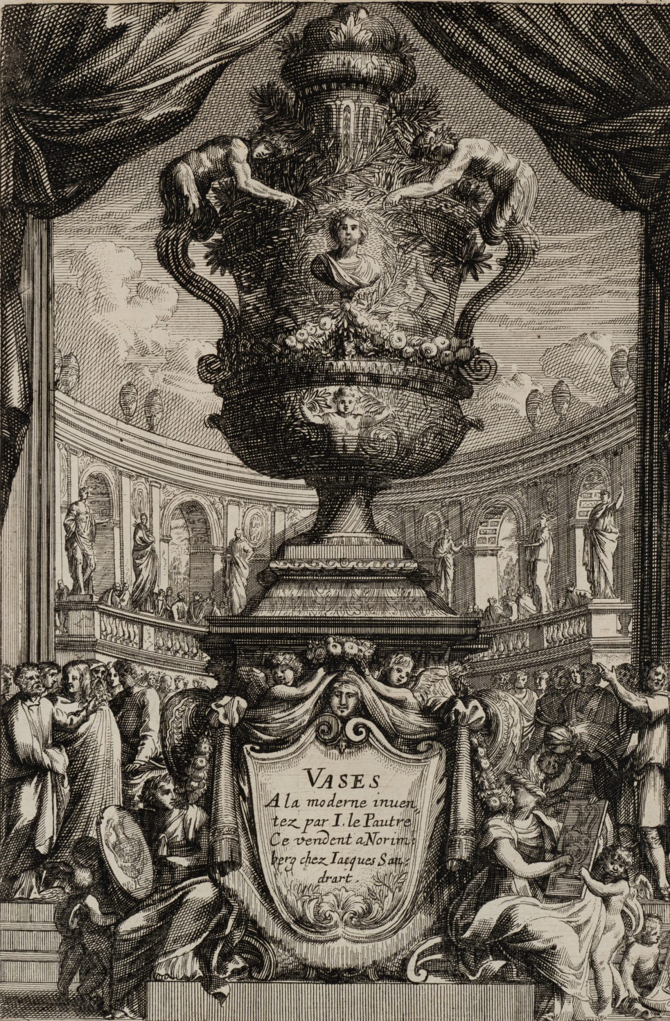 Prunkvolle Vase im Antiksaal